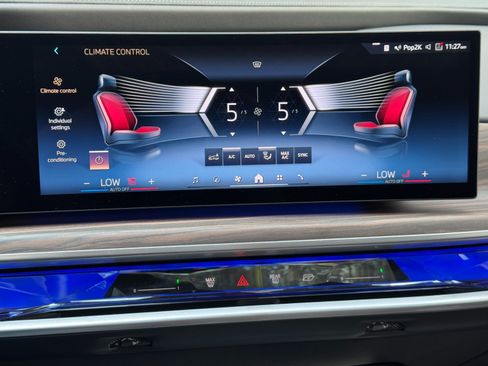 Used 2023 BMW i7 xDrive60 w/ Executive Package 2 AWD/4WD image 28