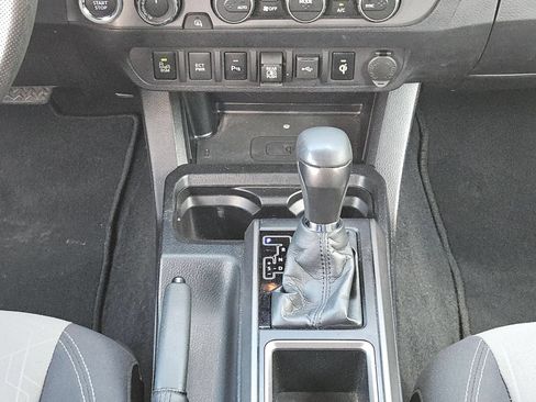 Used 2021 Toyota Tacoma TRD Off-Road w/ Technology Package AWD/4WD image 19