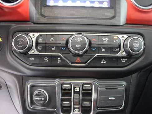 Used 2021 Jeep Wrangler Unlimited Rubicon w/ Cold Weather Group AWD/4WD image 32