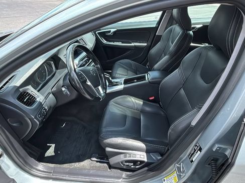 Used 2018 Volvo V60 T5 Dynamic FWD image 24