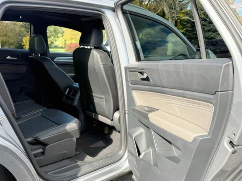 Used 2022 Volkswagen Atlas Cross Sport SE image 33