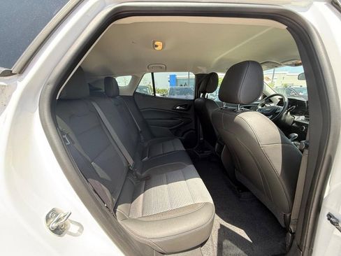 Used 2024 Chevrolet Trax LT w/ LT Convenience Package FWD image 14