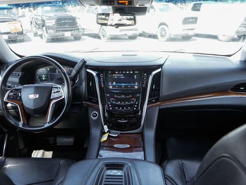 Used 2019 Cadillac Escalade Premium Luxury RWD image 32