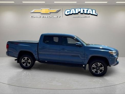 Used 2019 Toyota Tacoma TRD Sport image 6
