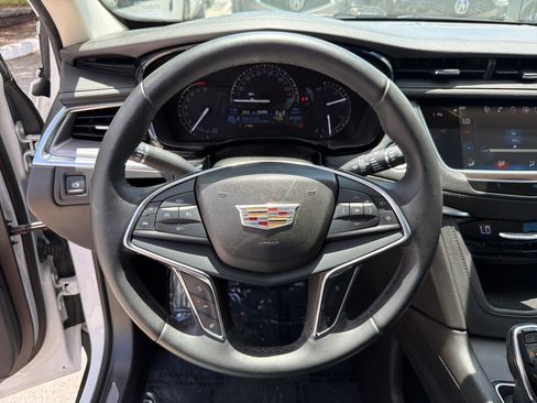 Used 2018 Cadillac XT5 Luxury w/ Driver Awareness Package FWD image 14