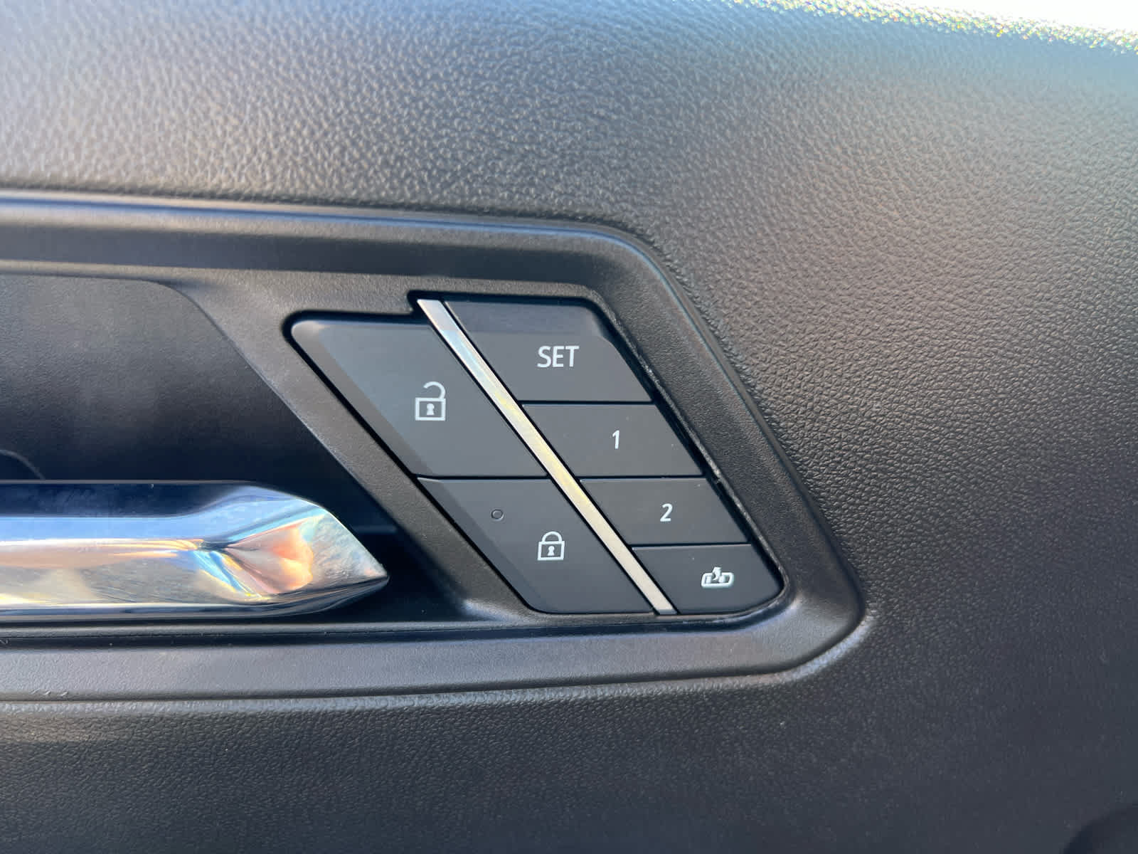 Used 2024 Chevrolet Colorado ZR2 w/ ZR2 Convenience Package III AWD/4WD image 14