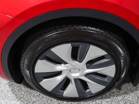 Used 2021 Tesla Model Y Long Range image 10