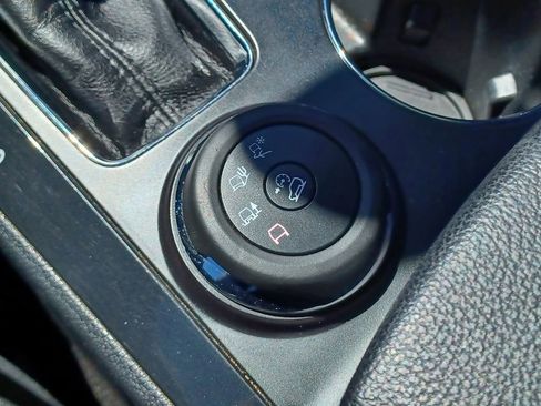 Used 2019 Ford Explorer XLT AWD/4WD image 25