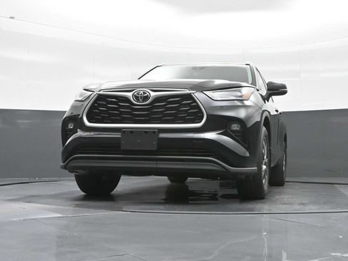 Used 2022 Toyota Highlander XLE image 29