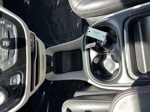 Used 2017 Chrysler Pacifica Touring-L image 20