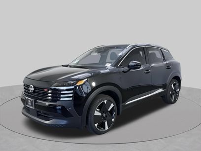 New 2025 Nissan Kicks SR w/ Illumination Package