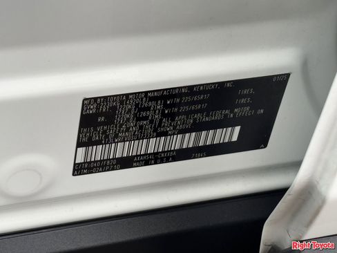 Certified 2025 Toyota RAV4 LE image 33