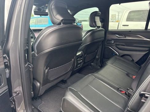 Used 2023 Jeep Grand Cherokee Overland w/ Advanced Protech Group III AWD/4WD image 16