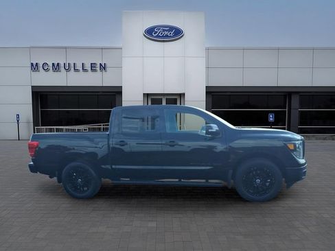 Used 2018 Nissan Titan SV w/ SV Convenience Package AWD/4WD image 4