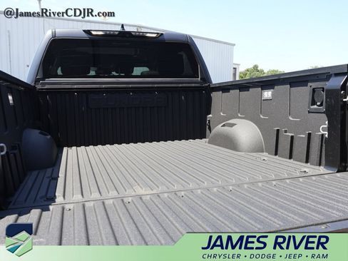 Used 2023 Toyota Tundra Platinum AWD/4WD image 15