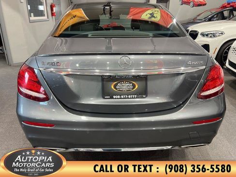 Used 2018 Mercedes-Benz E 400 4MATIC Sedan image 4