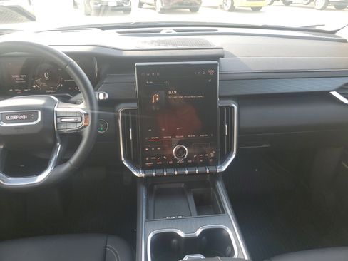 Used 2024 GMC Acadia Elevation image 10