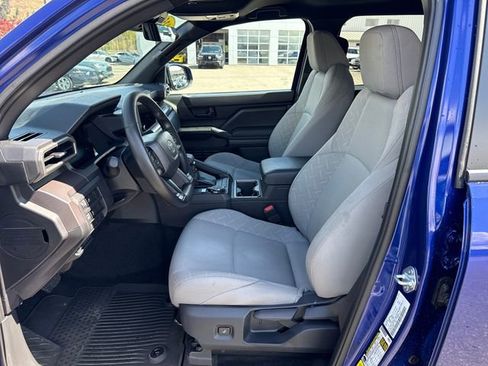 Used 2025 Toyota Tacoma SR5 AWD/4WD image 20