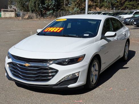 Used 2024 Chevrolet Malibu LT FWD image 2