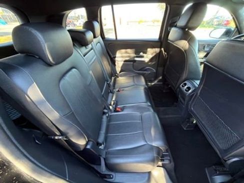 Used 2022 Mercedes-Benz GLB 250 4MATIC w/ Premium Package Lite image 27