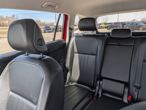 Certified 2022 Volkswagen Tiguan SE image 12