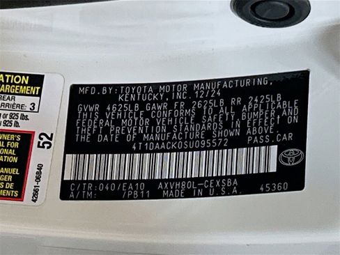 Used 2025 Toyota Camry SE image 28