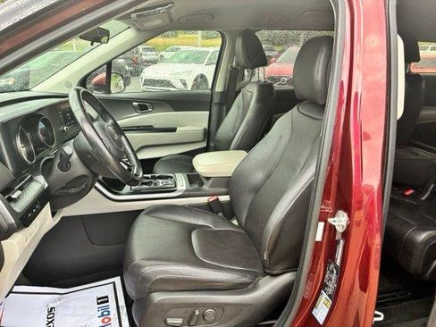 Used 2022 Kia Carnival LX FWD image 14