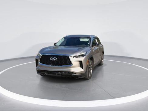Used 2023 INFINITI QX60 Luxe w/ Cargo Package FWD image 4