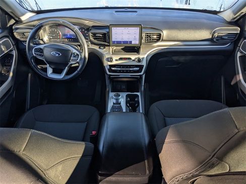 Used 2022 Ford Explorer XLT image 15