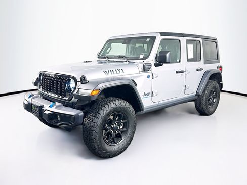Used 2024 Jeep Wrangler Unlimited AWD/4WD image 3