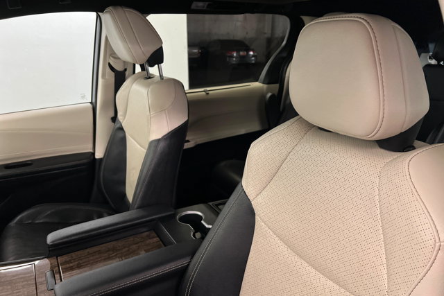 Used 2026 Toyota Sienna Platinum AWD/4WD image 16