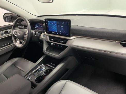 Used 2025 Ford Explorer Active w/ Active Comfort Package image 29