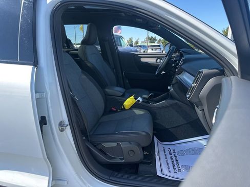 Used 2024 Volvo XC40 B5 Core image 27