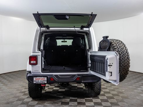 Used 2018 Jeep Wrangler Unlimited Rubicon w/ Cold Weather Group AWD/4WD image 39