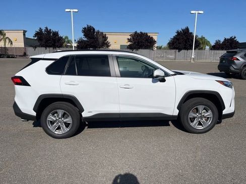 Used 2025 Toyota RAV4 XLE AWD/4WD image 4
