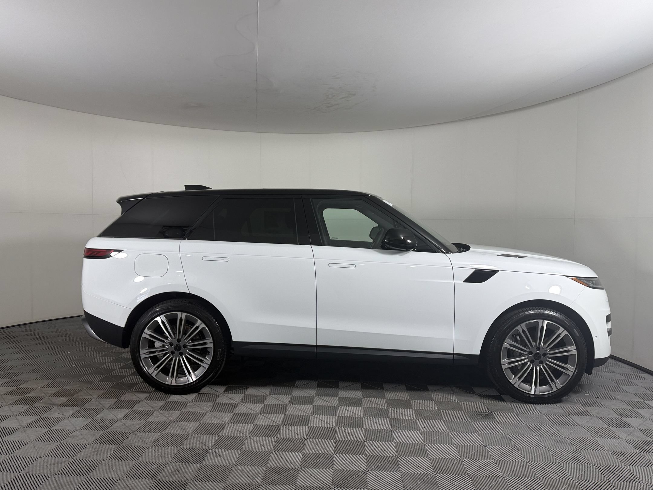 New 2027 Land Rover Range Rover Sport SE AWD/4WD image 8