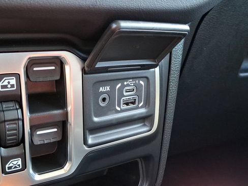 New 2026 Jeep Gladiator Sport AWD/4WD image 12