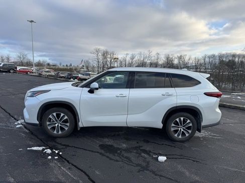 Used 2022 Toyota Highlander XLE image 6