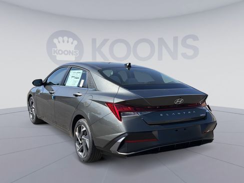 New 2026 Hyundai Elantra Limited FWD image 4