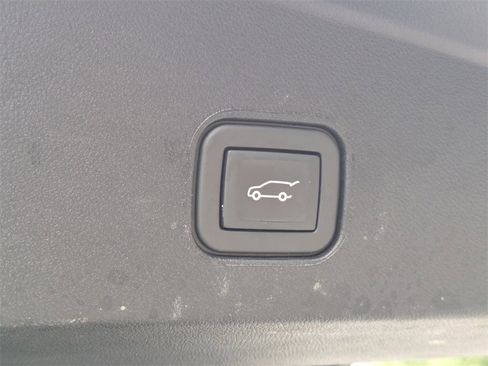 Used 2024 Cadillac Lyriq Luxury image 11