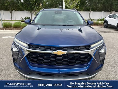 Used 2024 Chevrolet Trax LT FWD image 25
