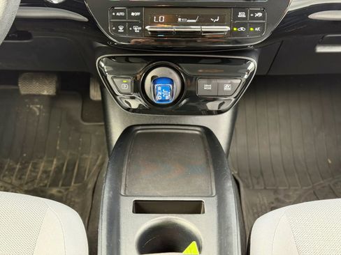 Used 2019 Toyota Prius LE FWD image 18