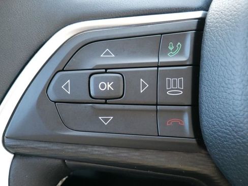 Used 2024 Jeep Grand Cherokee L Laredo image 24