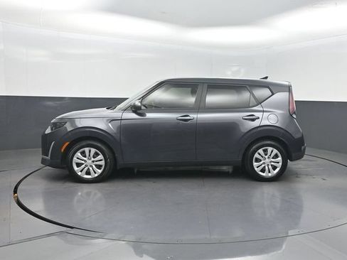 Used 2023 Kia Soul LX FWD image 2