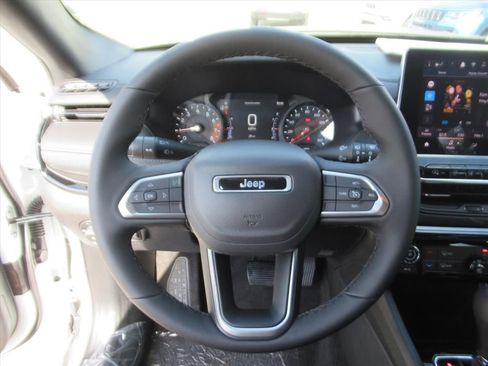 New 2026 Jeep Compass Latitude image 17