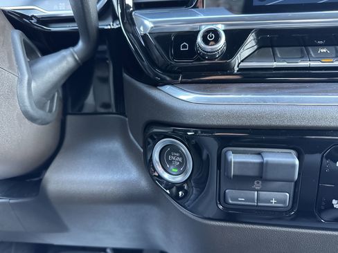 Used 2025 GMC Sierra 1500 SLT image 17