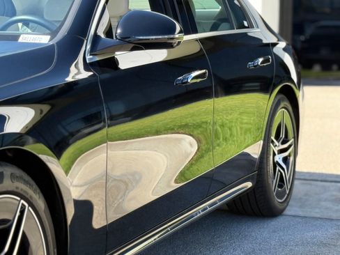Used 2025 Mercedes-Benz E 350 4MATIC Sedan image 4