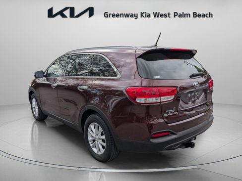 Used 2017 Kia Sorento LX image 5