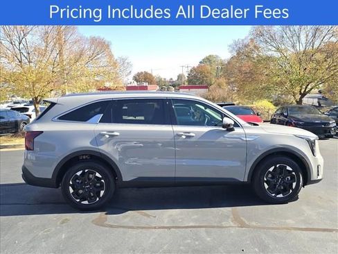 New 2026 Kia Sorento S w/ S Panoramic Sunroof Package FWD image 2