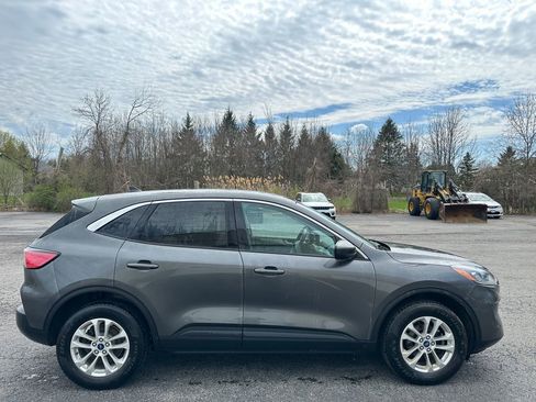 Used 2020 Ford Escape SE image 11